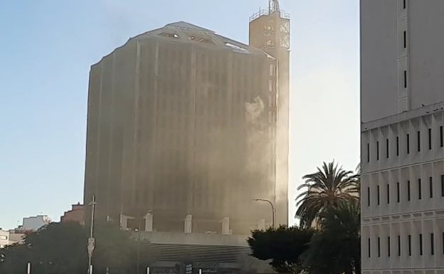 Bomberos se ha desplazado al lugar tras recibir el aviso. 