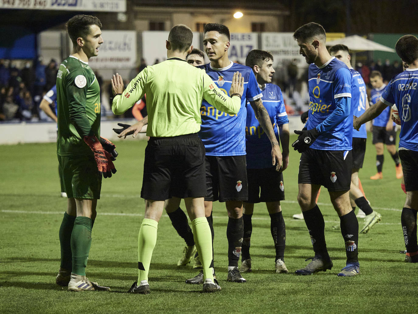 El Málaga encarriló el partido en la primera mitad con dos goles 