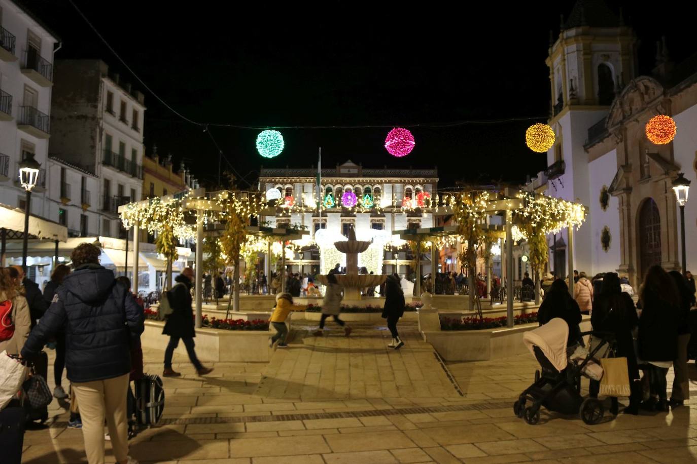 La iluminación se estrenó este viernes 