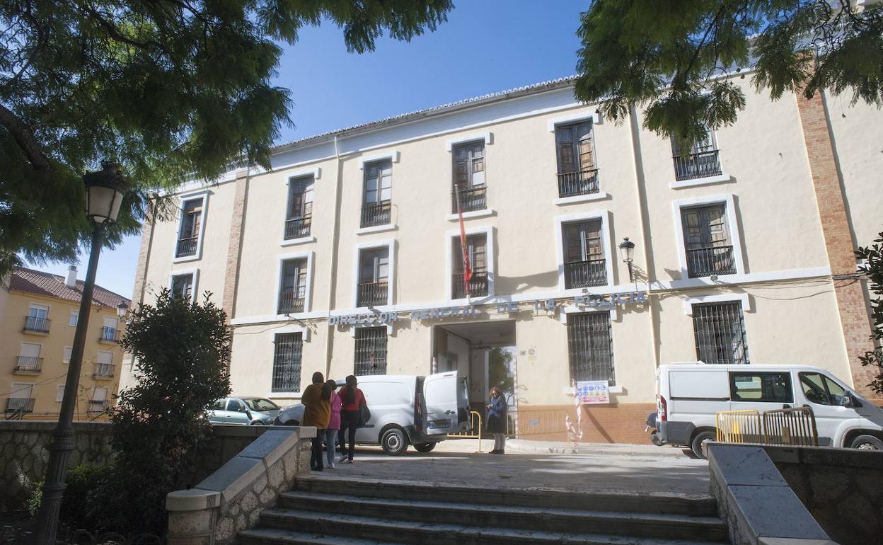 Fachada del antiguo cuartel de la plaza de Capuchinos. 