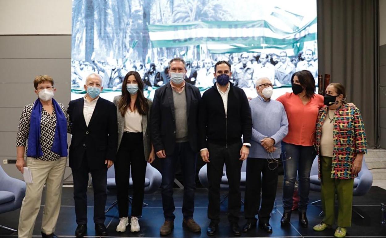 Juan Espaldas y Daniel Pérez, en el centro de la foto. 