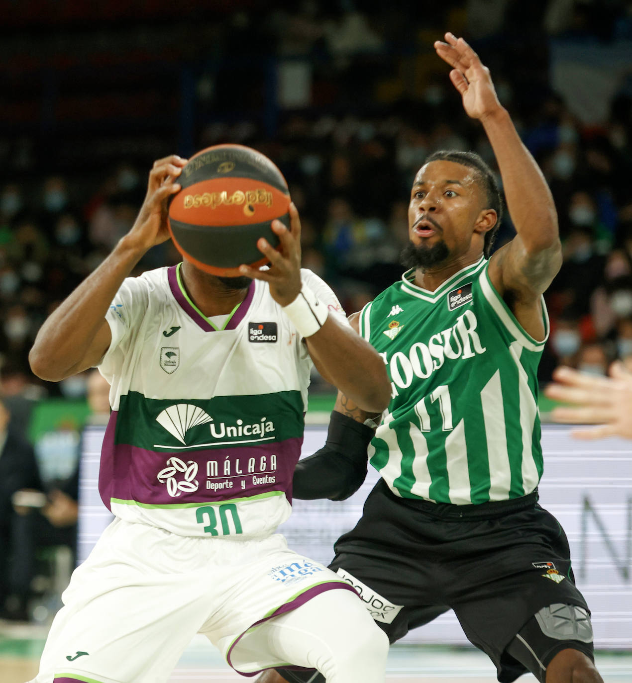 Las mejores imágenes del partido disputado este domingo en Coosur Betis y Unicaja