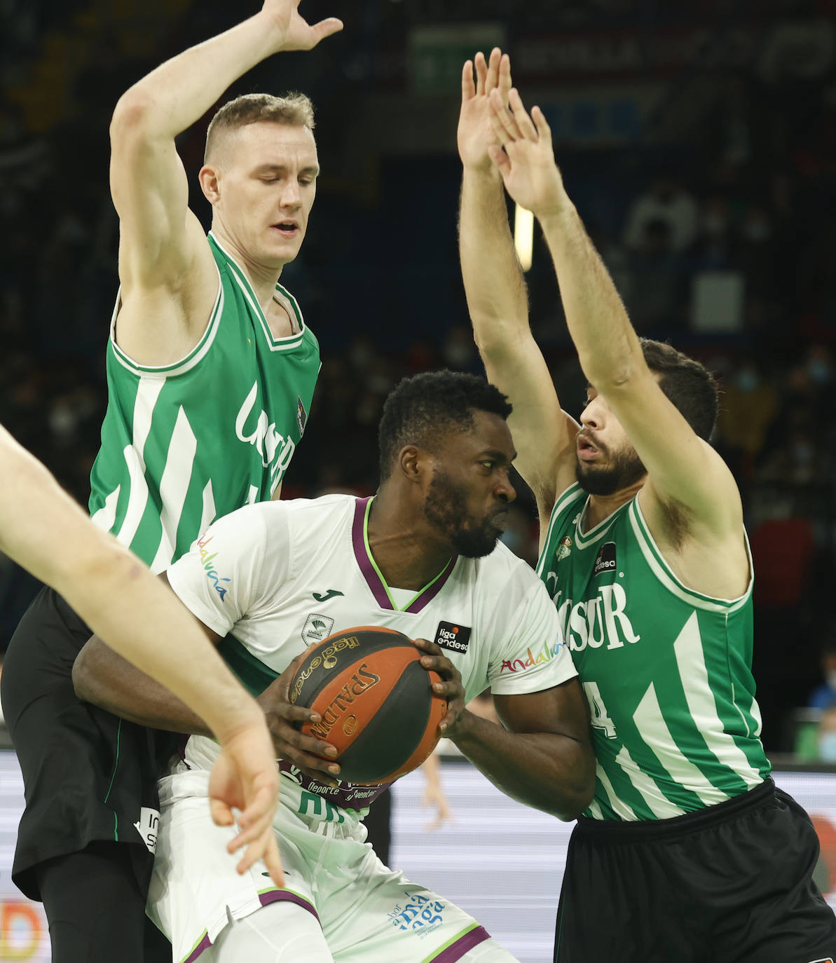 Las mejores imágenes del partido disputado este domingo en Coosur Betis y Unicaja