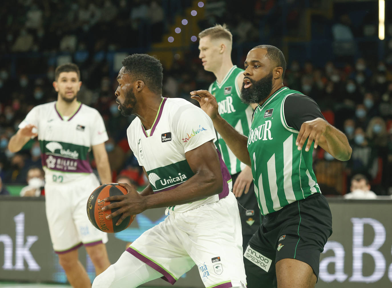 Las mejores imágenes del partido disputado este domingo en Coosur Betis y Unicaja