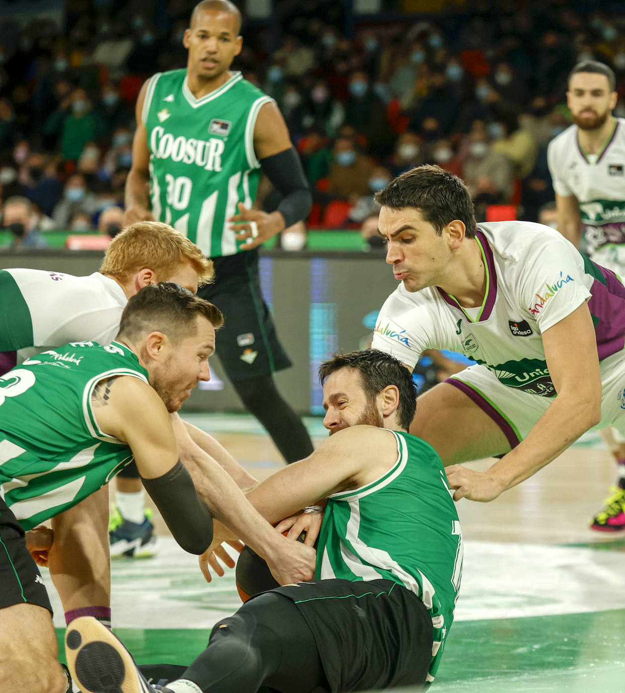 Las mejores imágenes del partido disputado este domingo en Coosur Betis y Unicaja