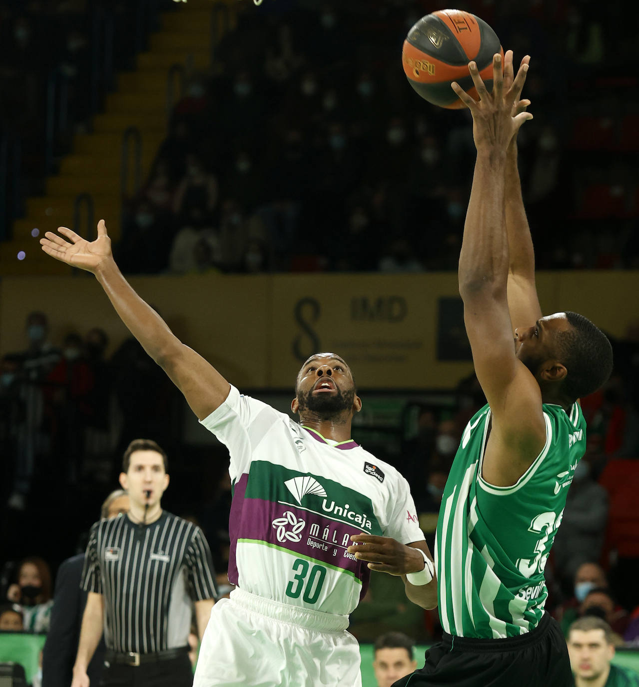 Las mejores imágenes del partido disputado este domingo en Coosur Betis y Unicaja