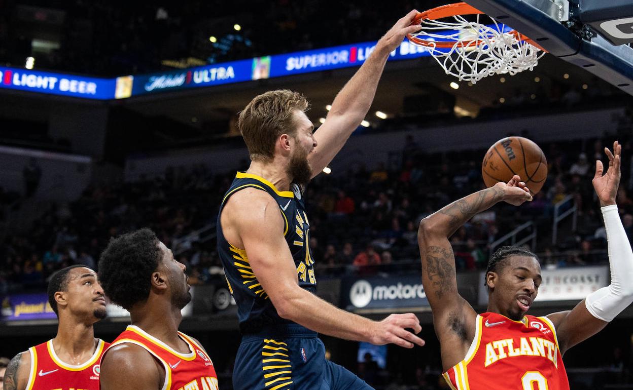 Un mate reciente de Domantas Sabonis ante los Atlanta Hawks. 