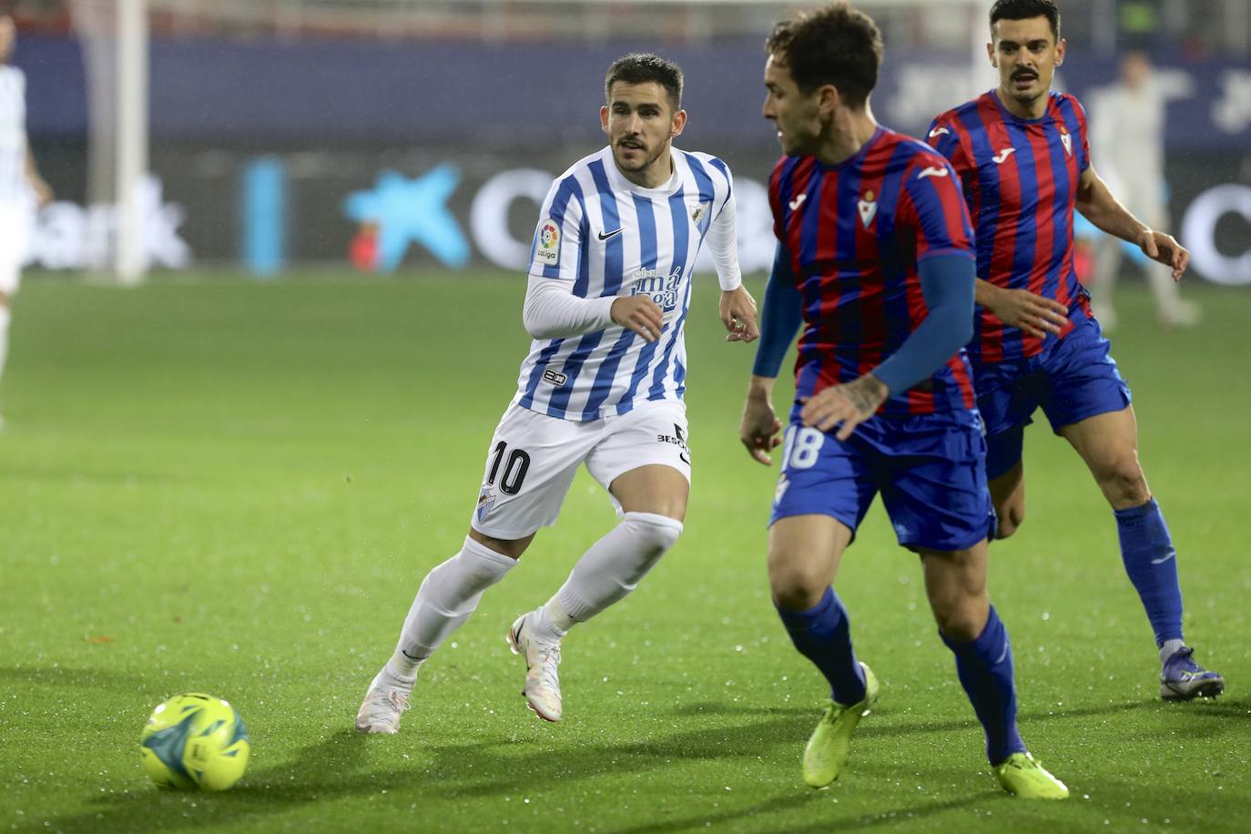 Fotos: El Málaga empata en el campo del Eibar (2-2)