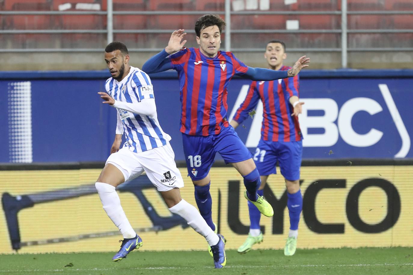 Fotos: El Málaga empata en el campo del Eibar (2-2)