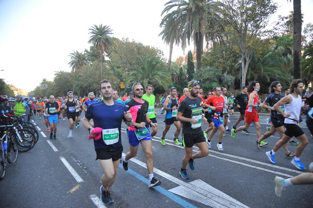 Cerca de 9.000 corredores participan en esta prueba que incluye también una media maratón, con 4.700 atletas más