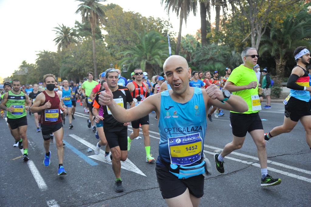 Cerca de 9.000 corredores participan en esta prueba que incluye también una media maratón, con 4.700 atletas más