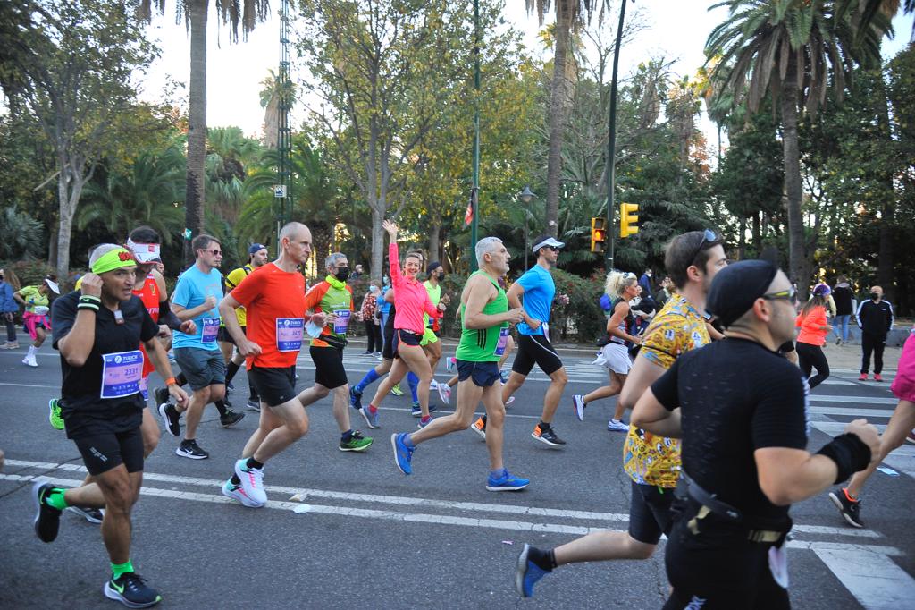 Cerca de 9.000 corredores participan en esta prueba que incluye también una media maratón, con 4.700 atletas más