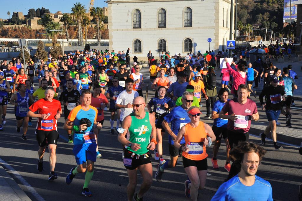 Cerca de 9.000 corredores participan en esta prueba que incluye también una media maratón, con 4.700 atletas más