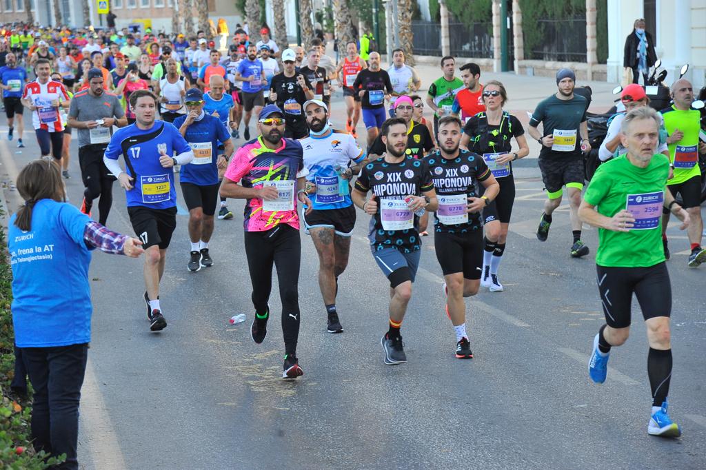 Cerca de 9.000 corredores participan en esta prueba que incluye también una media maratón, con 4.700 atletas más