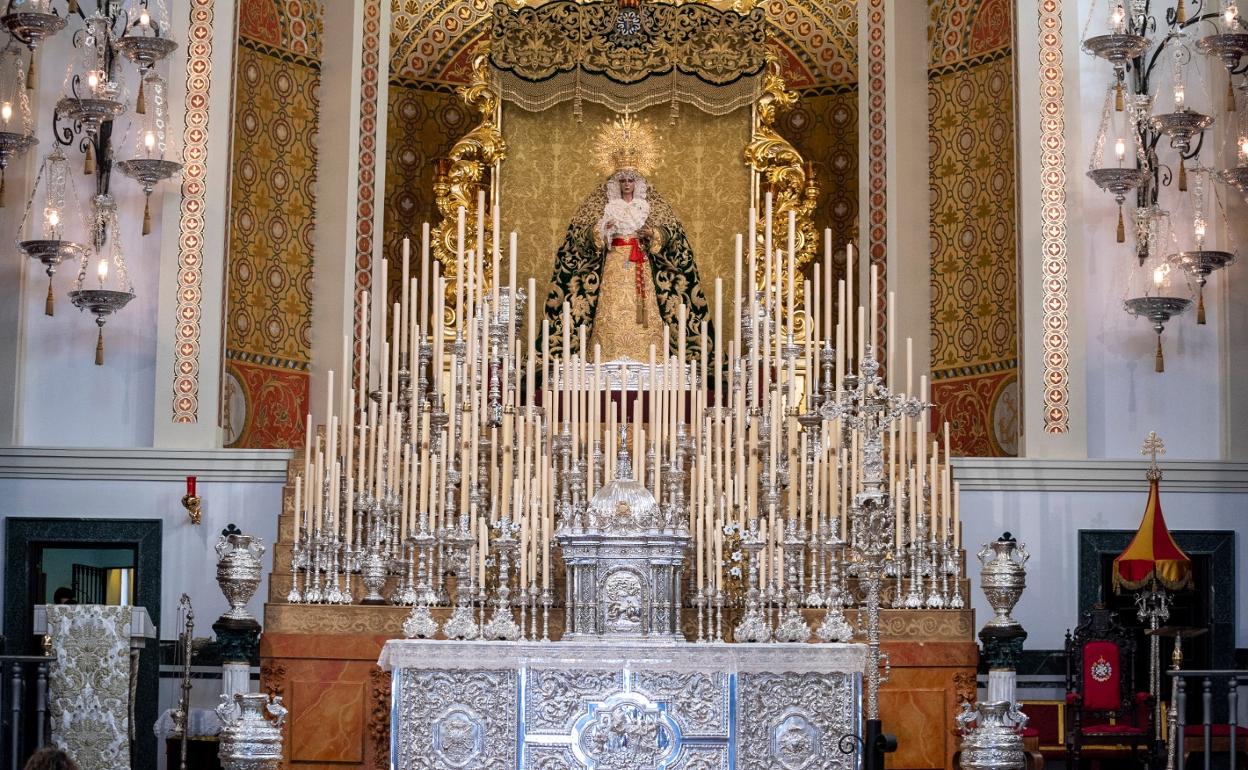 Altar de la Virgen de la Esperanza para el triduo. / 