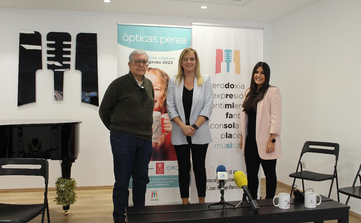 Ismael García, Belén Perea y Mónica Muñoz, en la presentación de la iniciativa solidaria. 