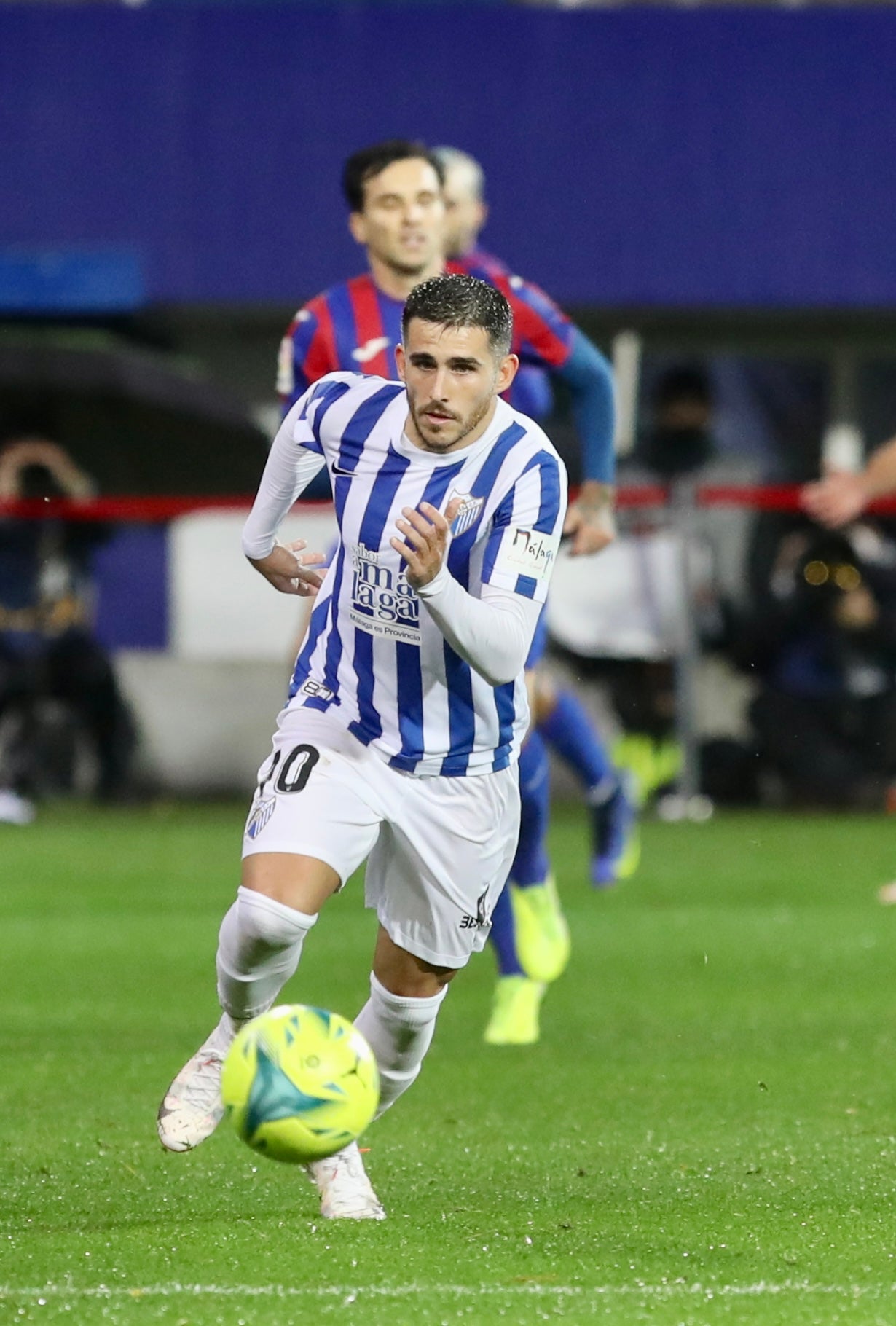 Jairo persigue un balón durante el último partido de la Liga contra el Eibar.