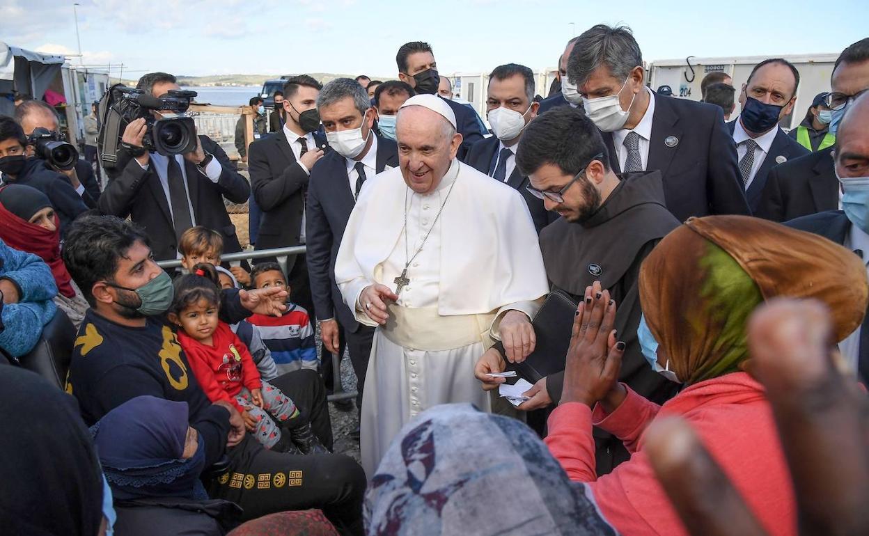 El Papa, durante su visita a grecia con los refugiados de la isla de Lesbos.