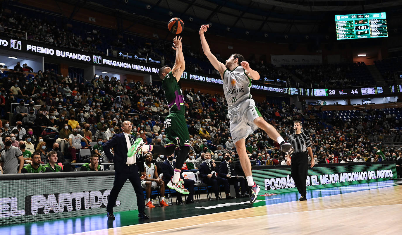 El Unicaja sufrió una dura derrota en un final igualado 