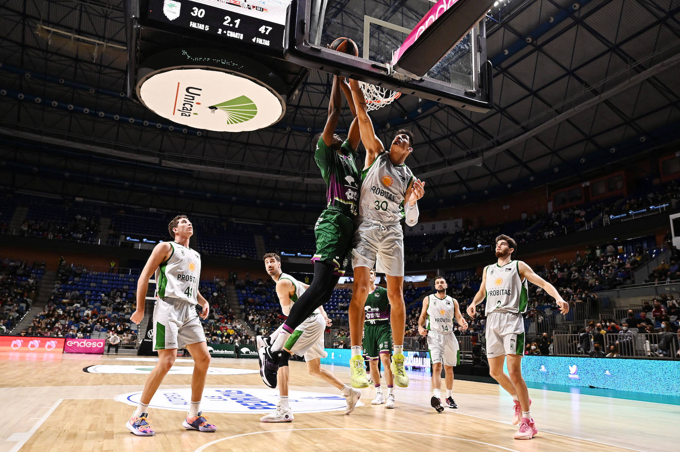 El Unicaja sufrió una dura derrota en un final igualado 