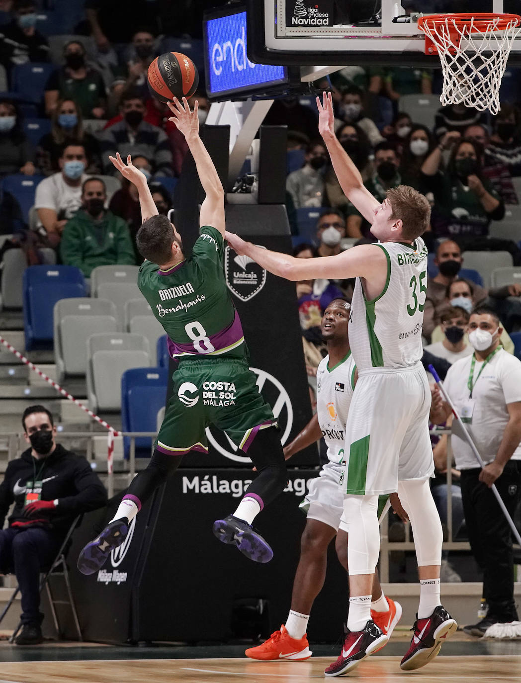 El Unicaja sufrió una dura derrota en un final igualado 