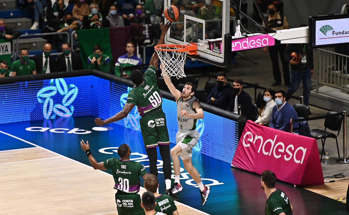 El Unicaja sufrió una dura derrota en un final igualado 