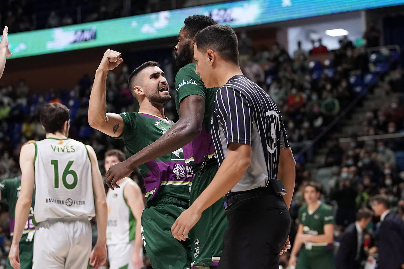 El Unicaja sufrió una dura derrota en un final igualado 