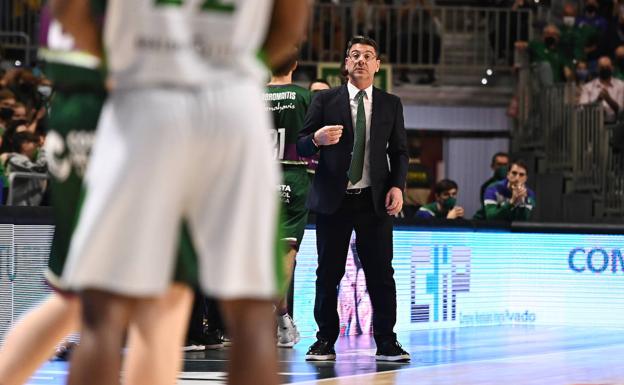 El entrenador del Unicaja, Fotis Katsikaris.