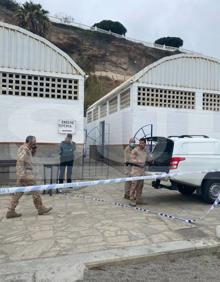 Imagen secundaria 2 - Desactivan un artefacto explosivo del ejército norteamericano en la playa de Burriana de Nerja