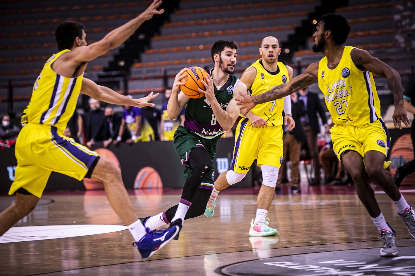 El Unicaja pierde en su visita al Lavrio Megabolt. 