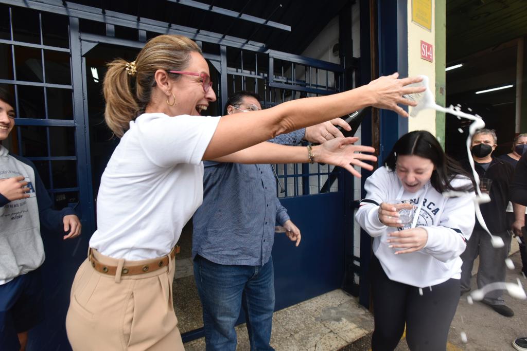 Imágenes de las administraciones y clientes agraciados con algún premio del sorteo extraordinario celebrado este miércoles. El empresario de Fuente Olletas y un amigo adquirieron cuatro décimos del 86.148 durante un viaje de trabajo a Madrid