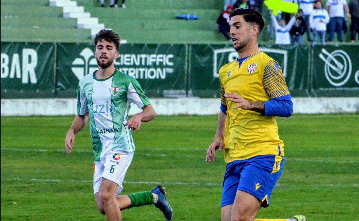 Imagen del encuentro en cuestión entre el Antequera y el Vélez en El Maulí.