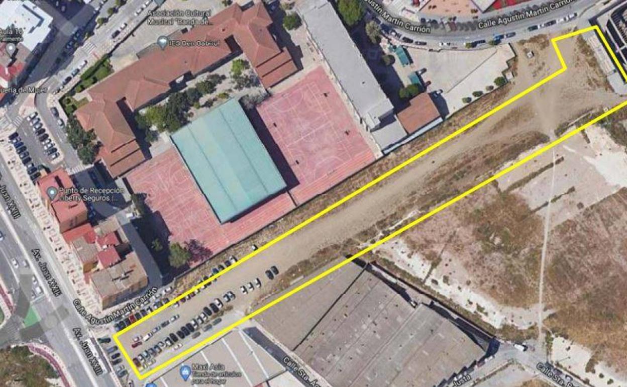 Zona que ocupará el aparcamiento provisional en superficie, junto a la avenida de Juan XXIII. 