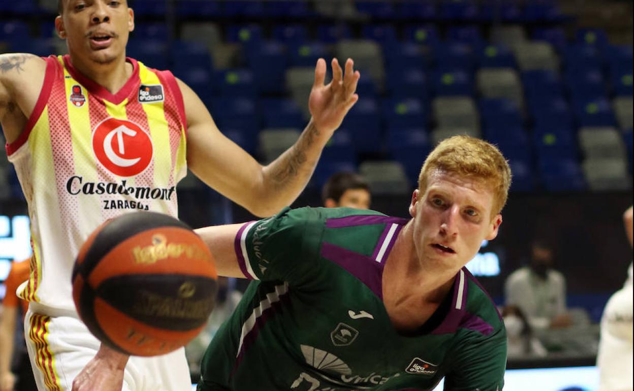 Alberto Díaz, en un duelo reciente ante el Casademont Zaragoza. 