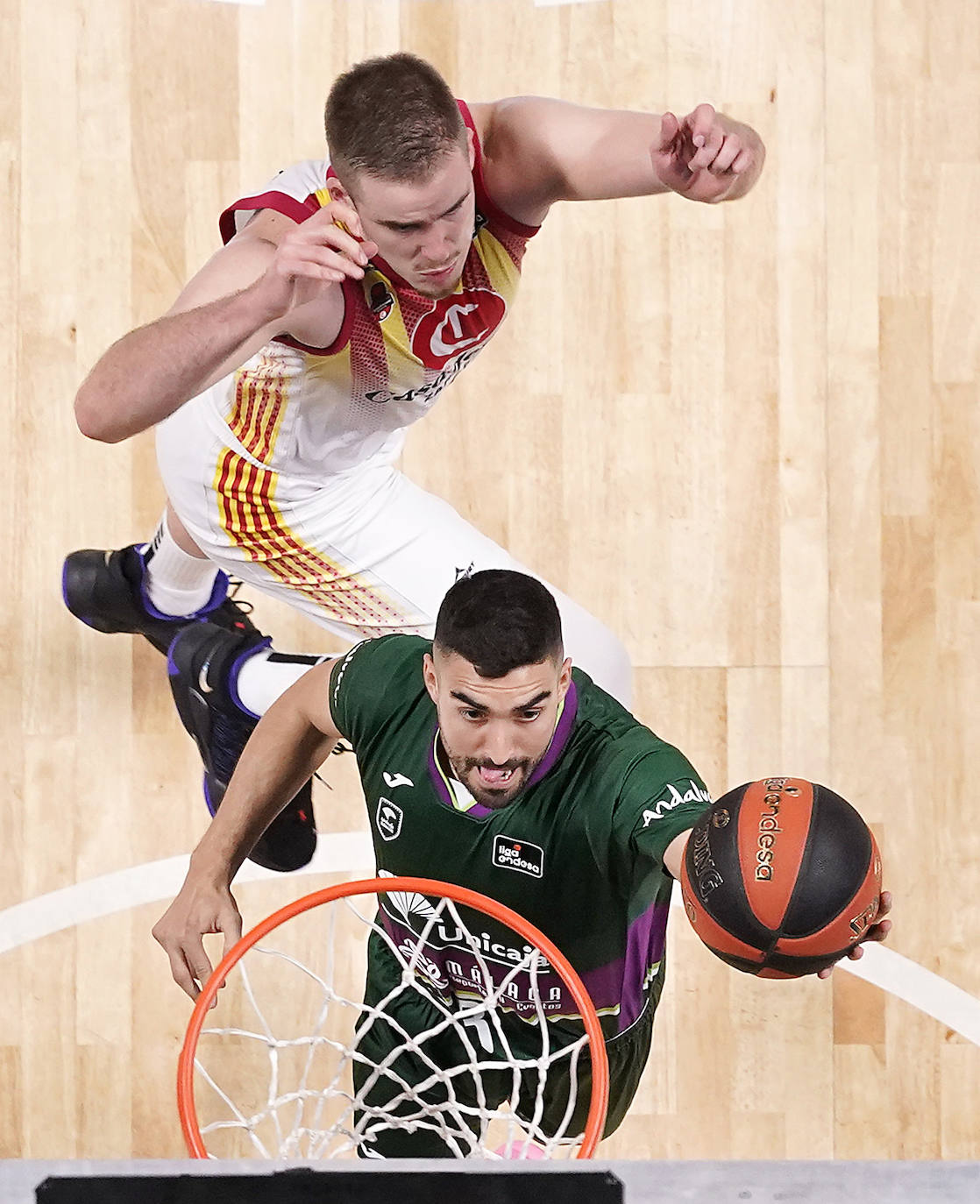 El Unicaja fue superior al Zaragoza en un encuentro con escaso público en el Carpena 