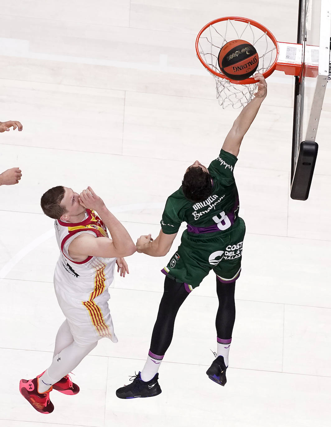 El Unicaja fue superior al Zaragoza en un encuentro con escaso público en el Carpena 