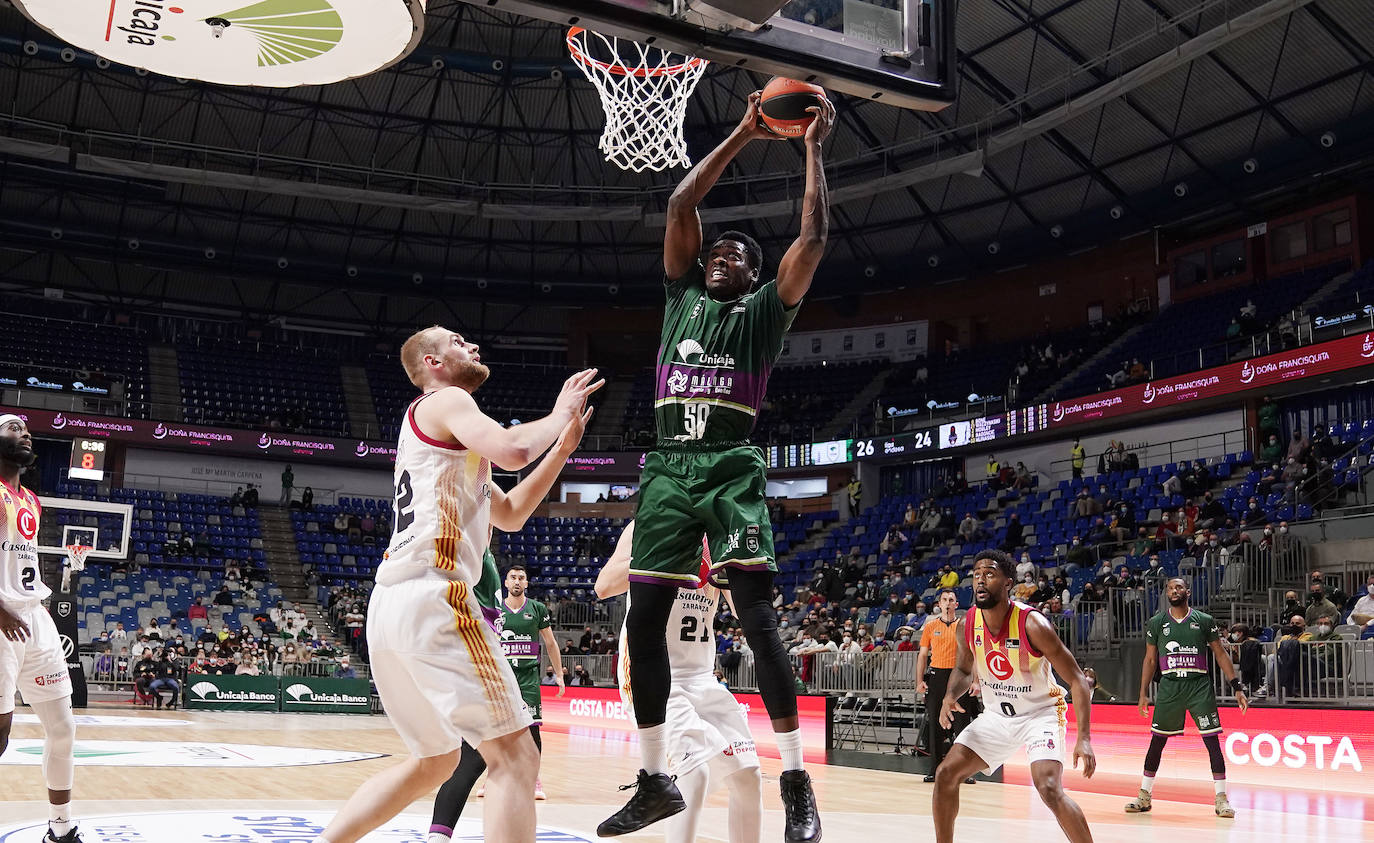 El Unicaja fue superior al Zaragoza en un encuentro con escaso público en el Carpena 