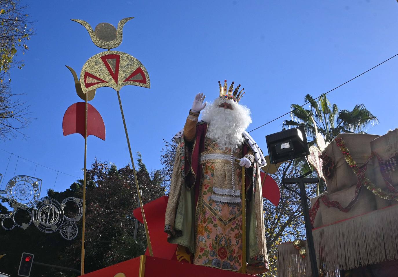 Fotos: Los Reyes saludan a los niños en Marbella, Puerto Banús y San Pedro