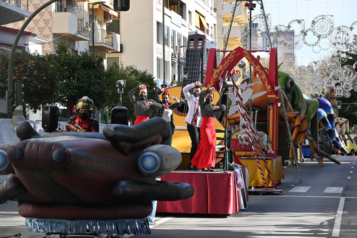 Fotos: Los Reyes saludan a los niños en Marbella, Puerto Banús y San Pedro