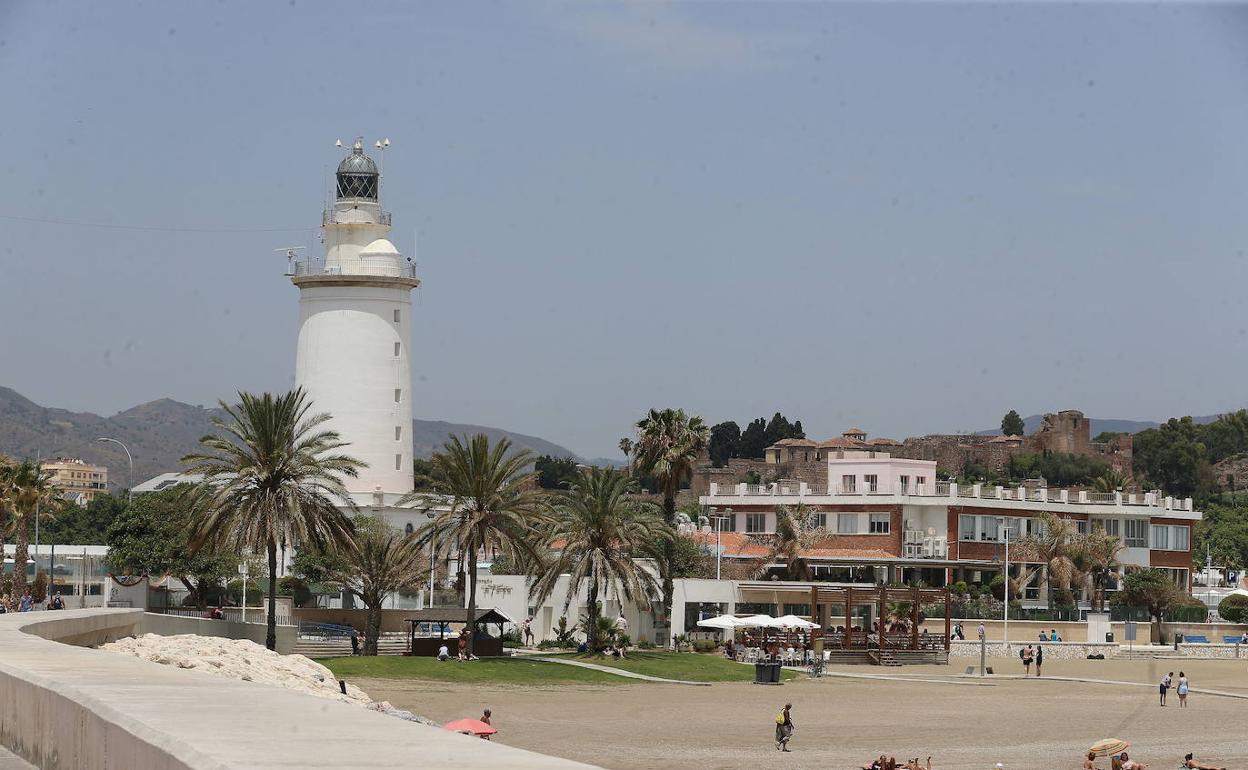 La Farola, que se encuentra en suelo portuario, fue construida 1817. 