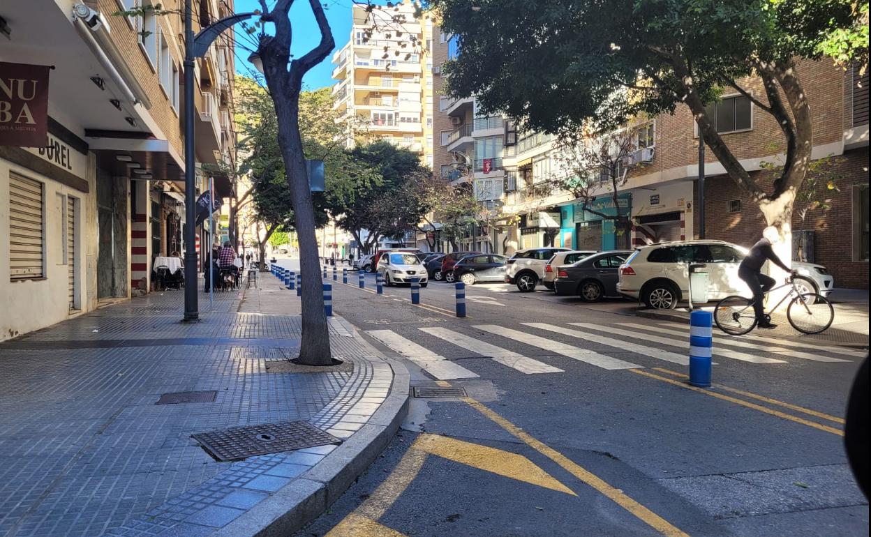 Cosas de la Ciudad: Los vecinos de calle Cervantes se quejan del «robo» de aparcamiento