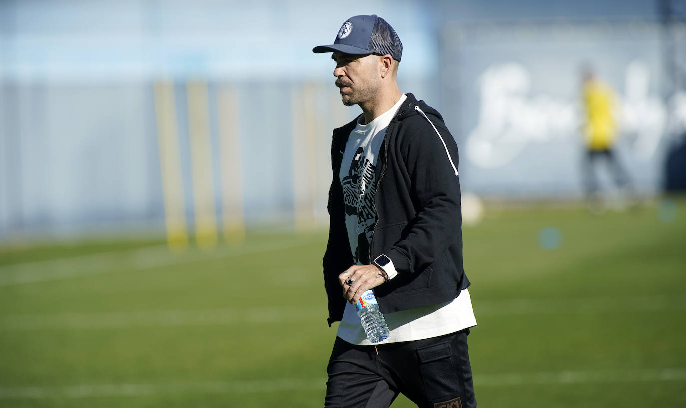 El equipo que dirige José Alberto López afrontó el último entrenamiento de la semana antes de medirse al Sporting este domingo en La Rosaleda (18.15 horas) con sus dos flamantes fichajes, el extremo Vadillo y el medio punta Aleix Febas.