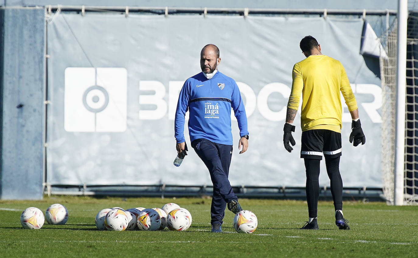 El equipo que dirige José Alberto López afrontó el último entrenamiento de la semana antes de medirse al Sporting este domingo en La Rosaleda (18.15 horas) con sus dos flamantes fichajes, el extremo Vadillo y el medio punta Aleix Febas.