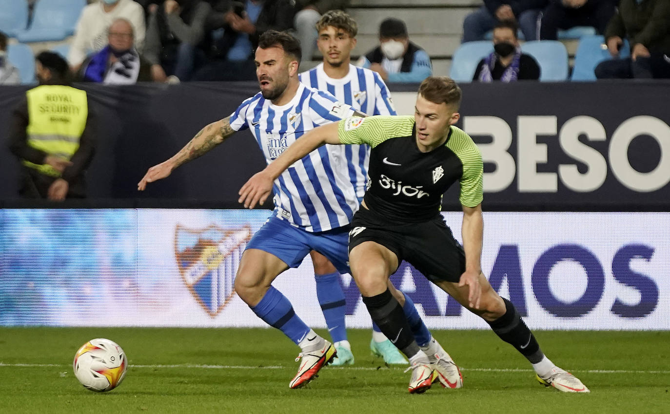 Empate del Málaga con el Sporting en La Rosaleda (2-2). 
