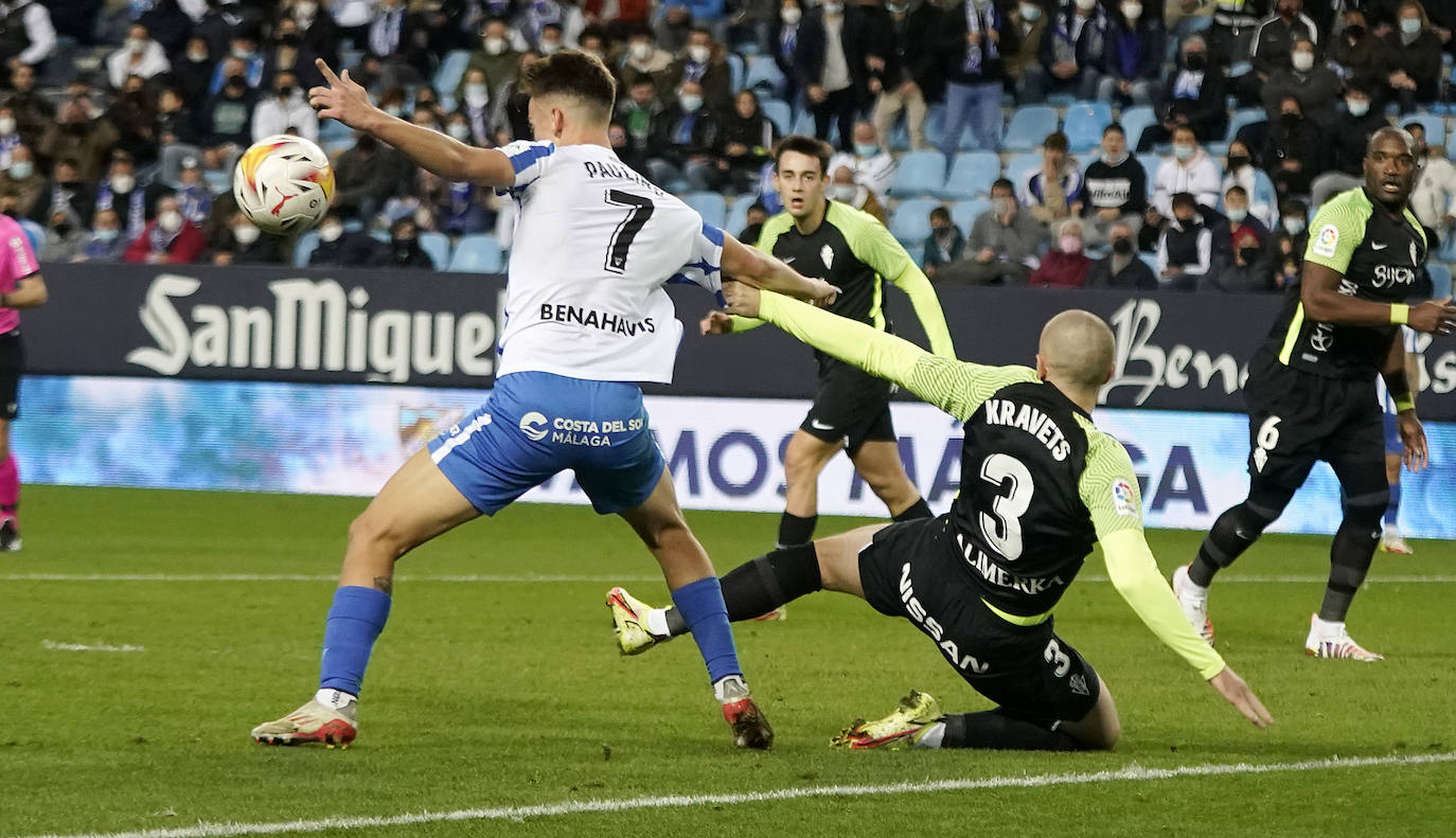 Empate del Málaga con el Sporting en La Rosaleda (2-2). 