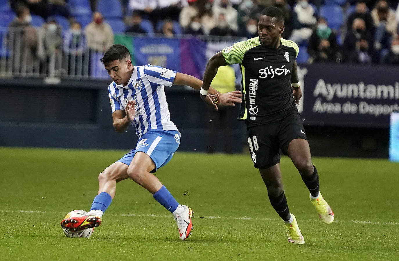 Empate del Málaga con el Sporting en La Rosaleda (2-2). 