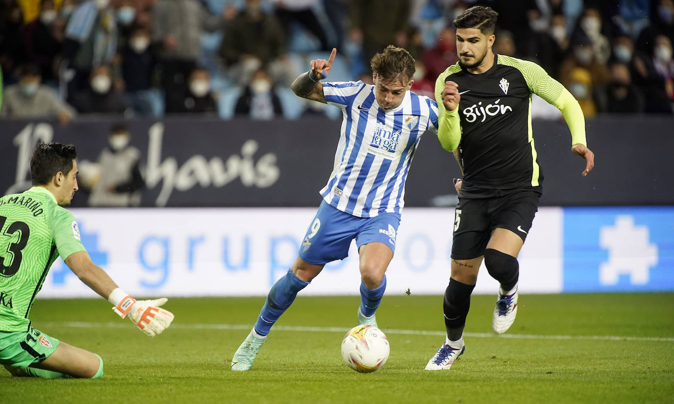 Empate del Málaga con el Sporting en La Rosaleda (2-2). 