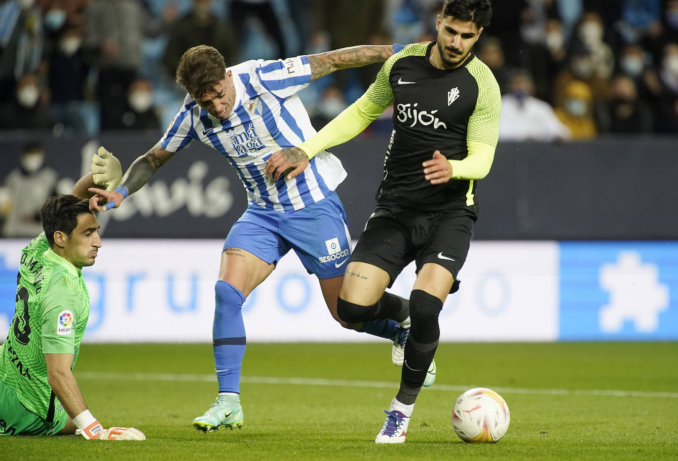 Empate del Málaga con el Sporting en La Rosaleda (2-2). 