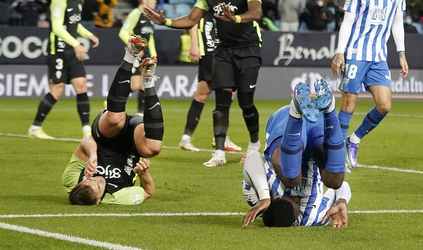 Empate del Málaga con el Sporting en La Rosaleda (2-2). 