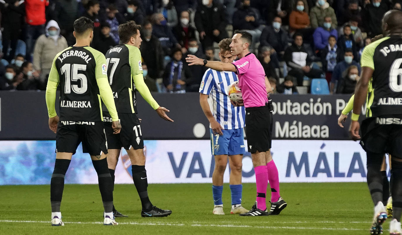 Empate del Málaga con el Sporting en La Rosaleda (2-2). 